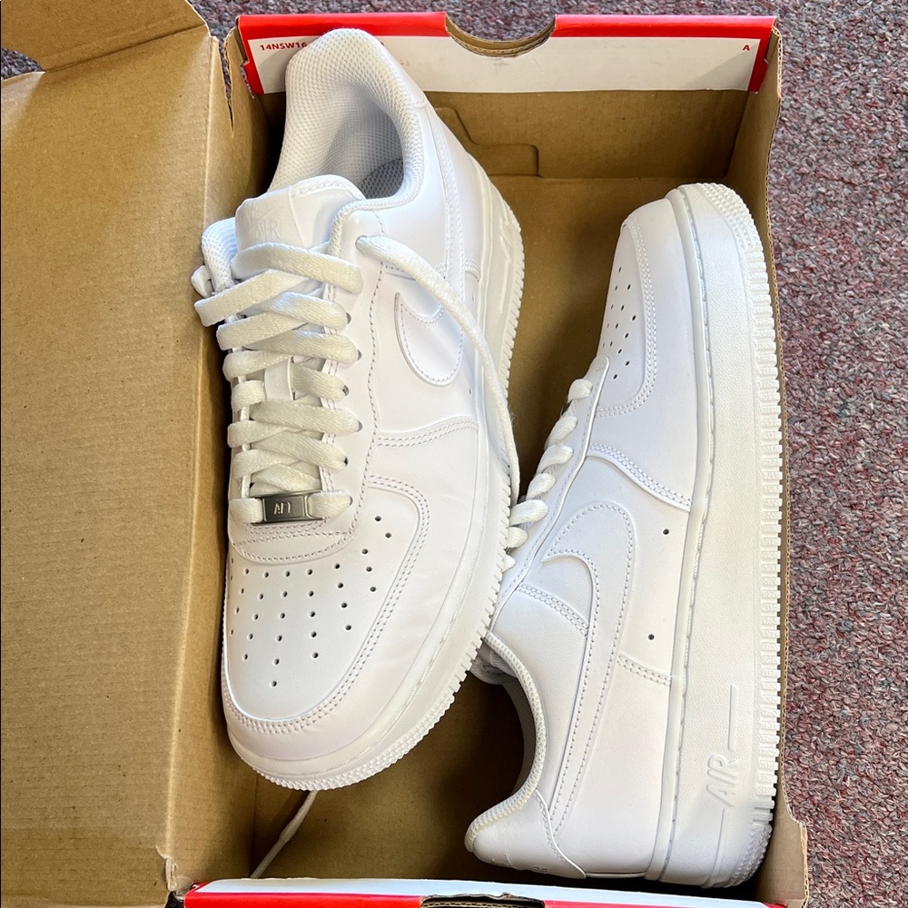 Nike Air Force 1 '07 women size 9